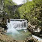 Kalan Boutique Zirovnica