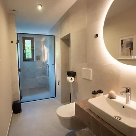 Kalan Boutique * Zirovnica